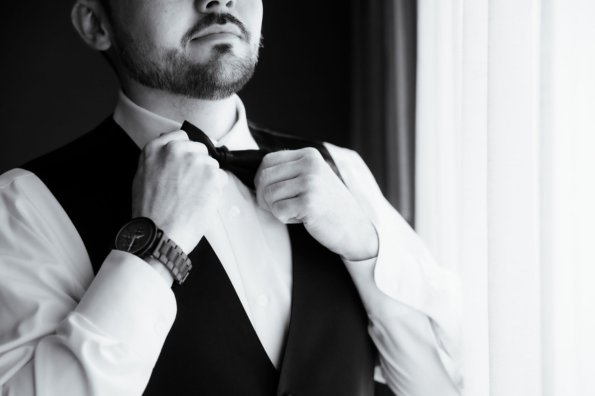 Black and white moment before Alexa and Jerome’s wedding day began